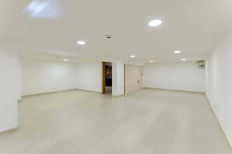 Espaço Comercial com 2 pisos, em São Domingos de Rana