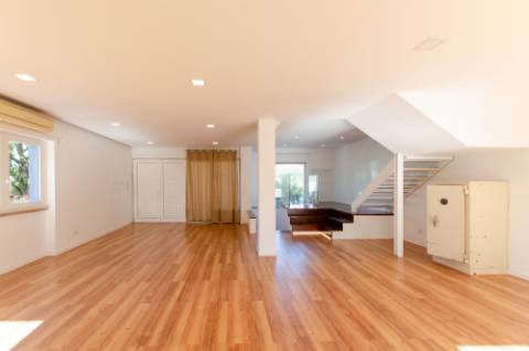 Moradia T4 + 1 em Tercena