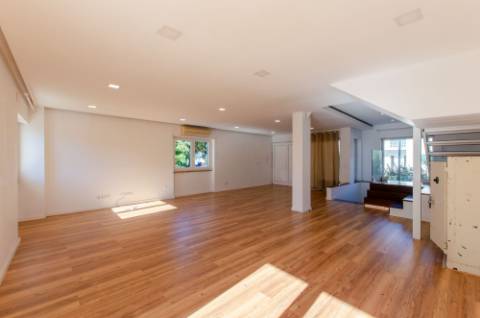 Moradia T4 + 1 em Tercena