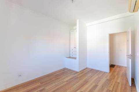 Moradia T4 + 1 em Tercena