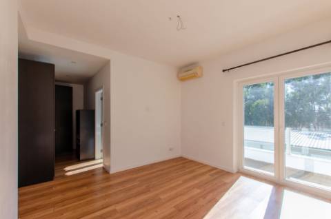 Moradia T4 + 1 em Tercena