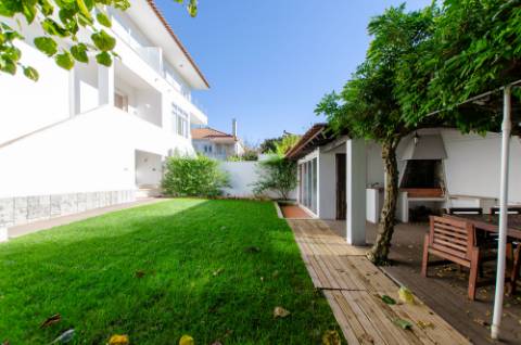 Moradia T4 + 1 em Tercena