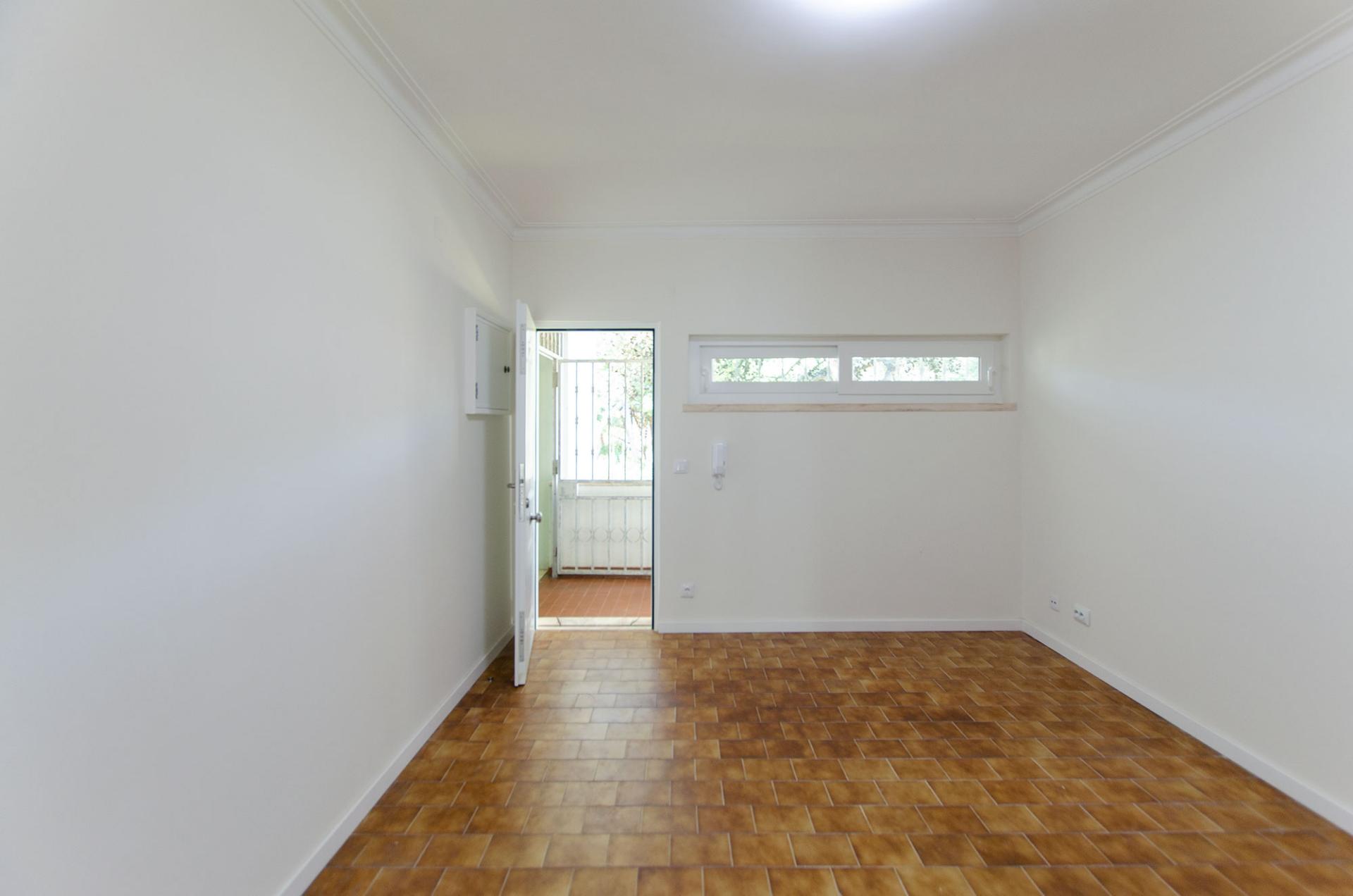 T1 junto ao jardim dos Sete Castelos, em Oeiras