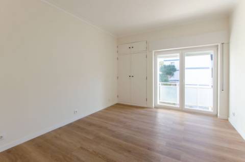 T1 junto ao jardim dos Sete Castelos, em Oeiras