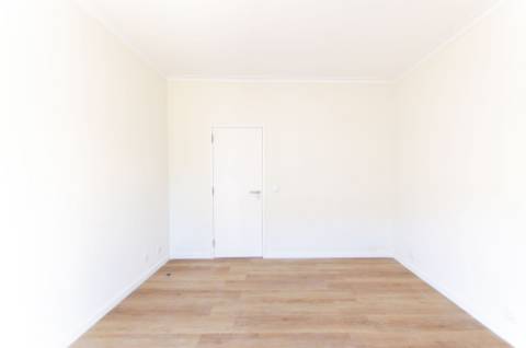 T1 junto ao jardim dos Sete Castelos, em Oeiras