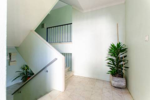 T1 junto ao jardim dos Sete Castelos, em Oeiras