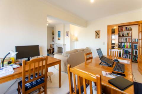 T2 extremamente bem cuidado com vistas desafogadas