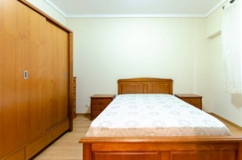 T1 como novo, no centro de Sacavém