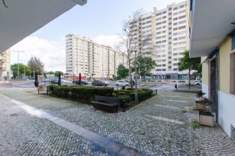 T1 como novo, no centro de Sacavém