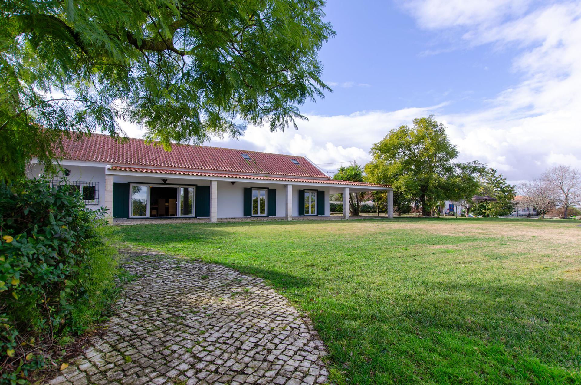 Quinta de 3 Hectares com 3 Moradias a 1h de Lisboa