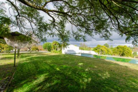 Quinta de 3 Hectares com 3 Moradias a 1h de Lisboa