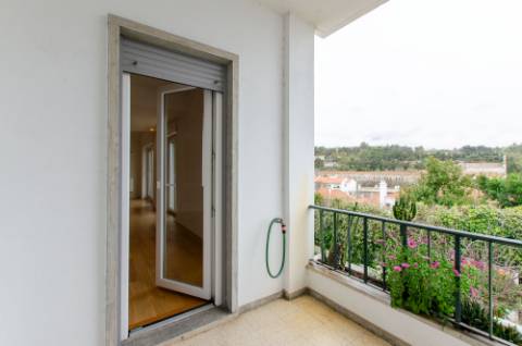 T3 com varanda próximo do centro de Caxias