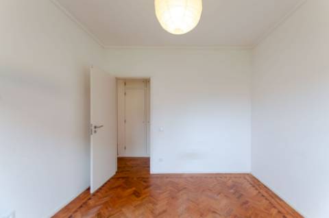 T3 com varanda próximo do centro de Caxias