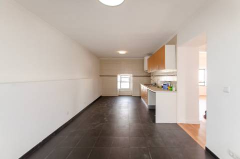 T2 no centro de Porto Salvo