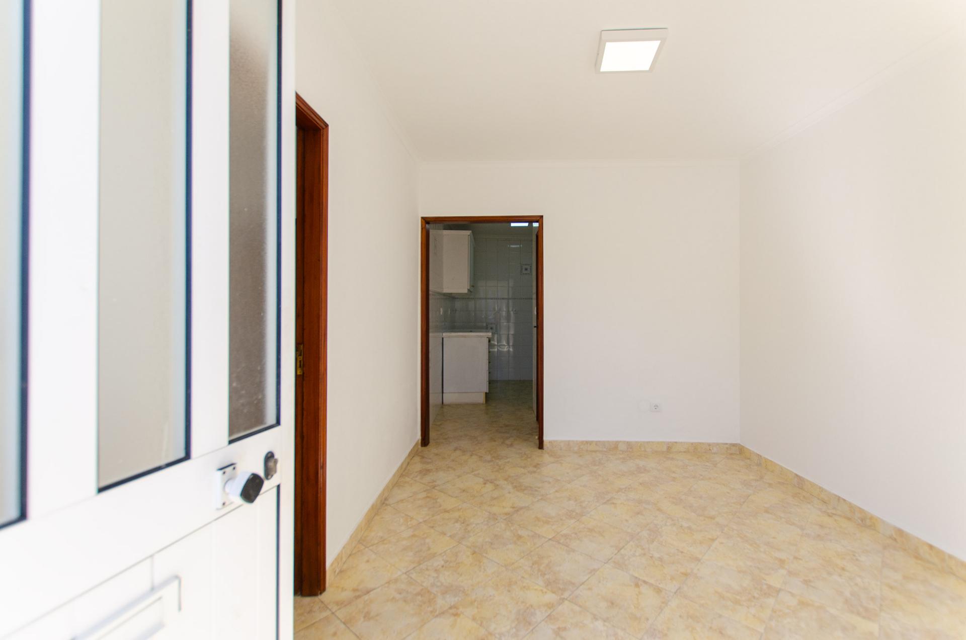 Moradia térrea no centro de Porto Salvo