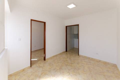 Moradia térrea no centro de Porto Salvo