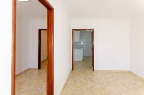 Moradia térrea no centro de Porto Salvo