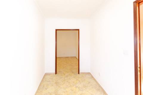 Moradia térrea no centro de Porto Salvo