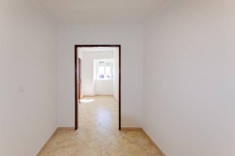 Moradia térrea no centro de Porto Salvo