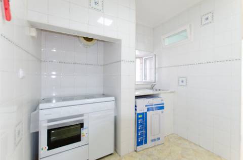 Moradia térrea no centro de Porto Salvo