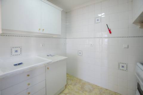 Moradia térrea no centro de Porto Salvo