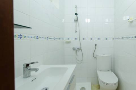 Moradia térrea no centro de Porto Salvo