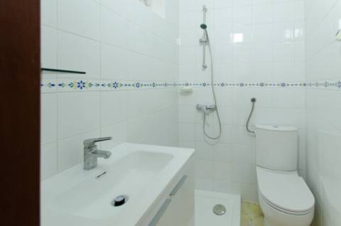 Moradia térrea no centro de Porto Salvo