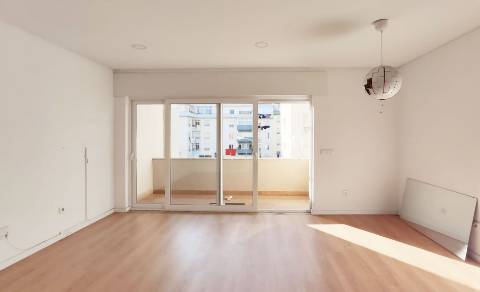 T1 remodelado na Quinta das Palmeiras