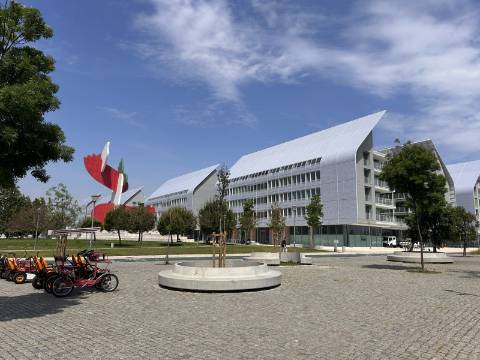 Exclusividade contemporânea à beira do Tejo