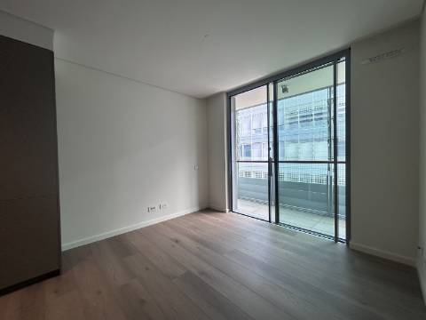Exclusividade contemporânea à beira do Tejo
