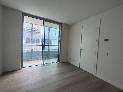 Exclusividade contemporânea à beira do Tejo