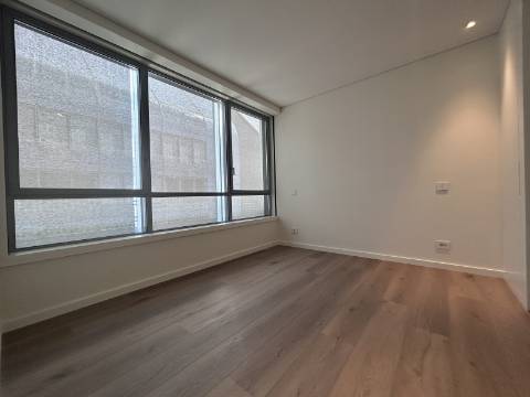 Exclusividade contemporânea à beira do Tejo