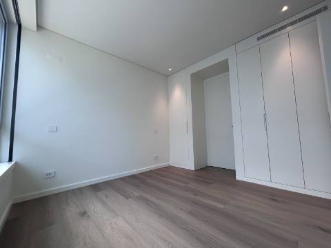 Exclusividade contemporânea à beira do Tejo