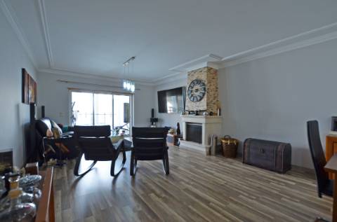 Moradia T4+2 com piscina na Urb. Lombas (São Domingos de Rana)
