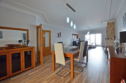 Moradia T4+2 com piscina na Urb. Lombas (São Domingos de Rana)