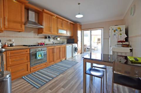 Moradia T4+2 com piscina na Urb. Lombas (São Domingos de Rana)