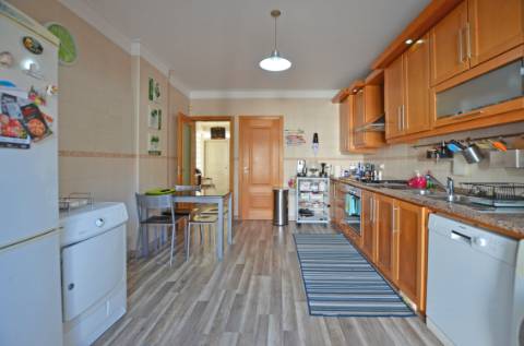 Moradia T4+2 com piscina na Urb. Lombas (São Domingos de Rana)
