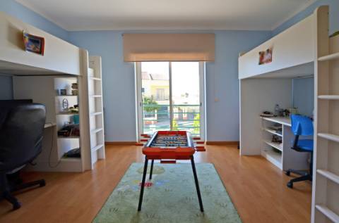 Moradia T4+2 com piscina na Urb. Lombas (São Domingos de Rana)