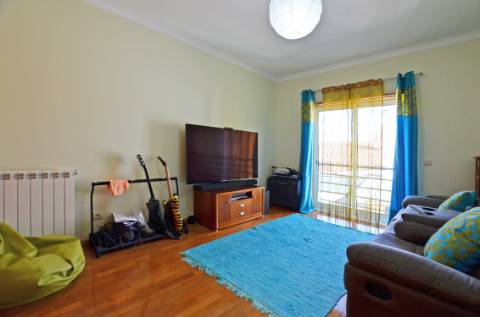 Moradia T4+2 com piscina na Urb. Lombas (São Domingos de Rana)