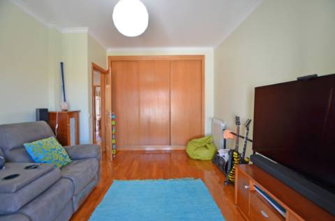 Moradia T4+2 com piscina na Urb. Lombas (São Domingos de Rana)