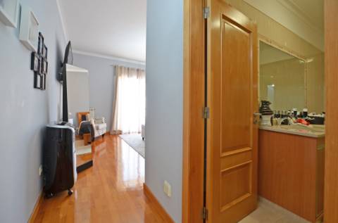 Moradia T4+2 com piscina na Urb. Lombas (São Domingos de Rana)