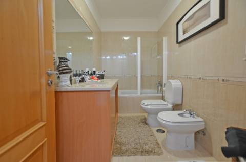 Moradia T4+2 com piscina na Urb. Lombas (São Domingos de Rana)