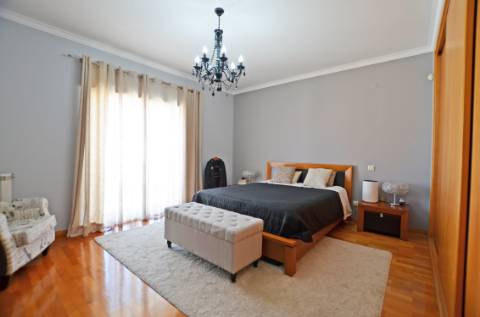 Moradia T4+2 com piscina na Urb. Lombas (São Domingos de Rana)