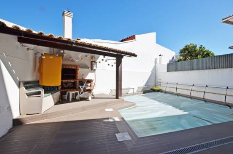 Moradia T4+2 com piscina na Urb. Lombas (São Domingos de Rana)