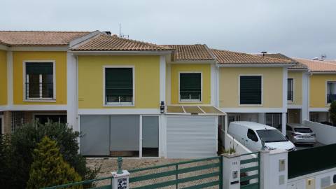 Moradia T4+2 com piscina na Urb. Lombas (São Domingos de Rana)