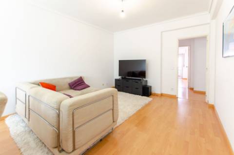 T3 remodelado na Medrosa, Oeiras