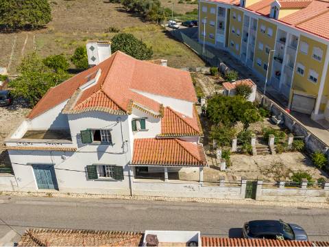 Propriedade de 70 200 m² em Alenquer Potencial de Construção até 17 000 m²
