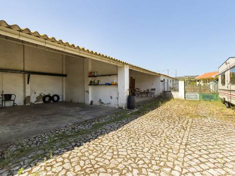 Propriedade de 70 200 m² em Alenquer Potencial de Construção até 17 000 m²
