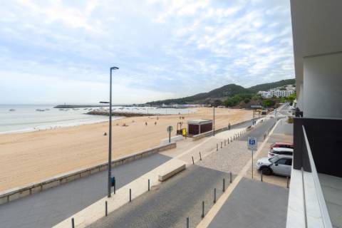 Viva o sonho de morar em frente à praia, em Sesimbra!