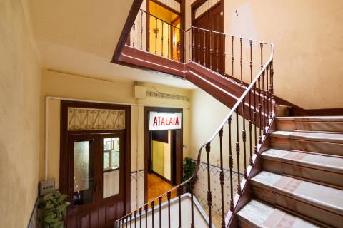 Prédio com 1141 m2 e 3 lojas no Príncipe Real